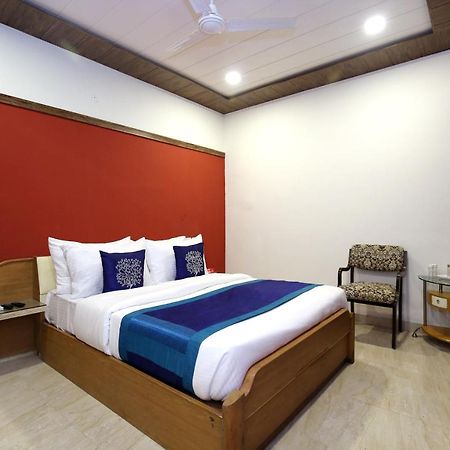Capital O 9822 Hotel Seven Chandīgarh Exterior foto