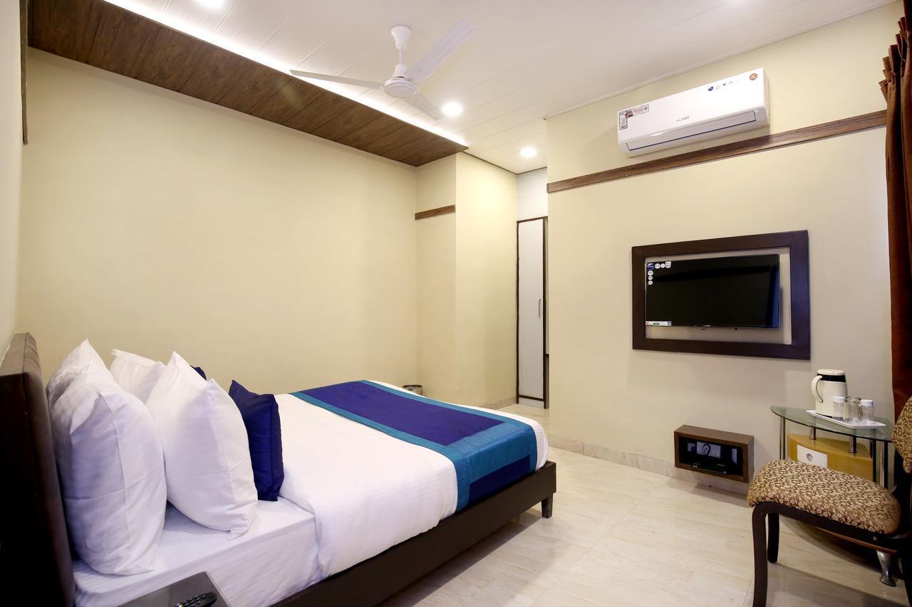 Capital O 9822 Hotel Seven Chandīgarh Exterior foto