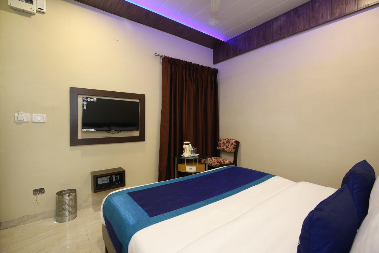 Capital O 9822 Hotel Seven Chandīgarh Exterior foto