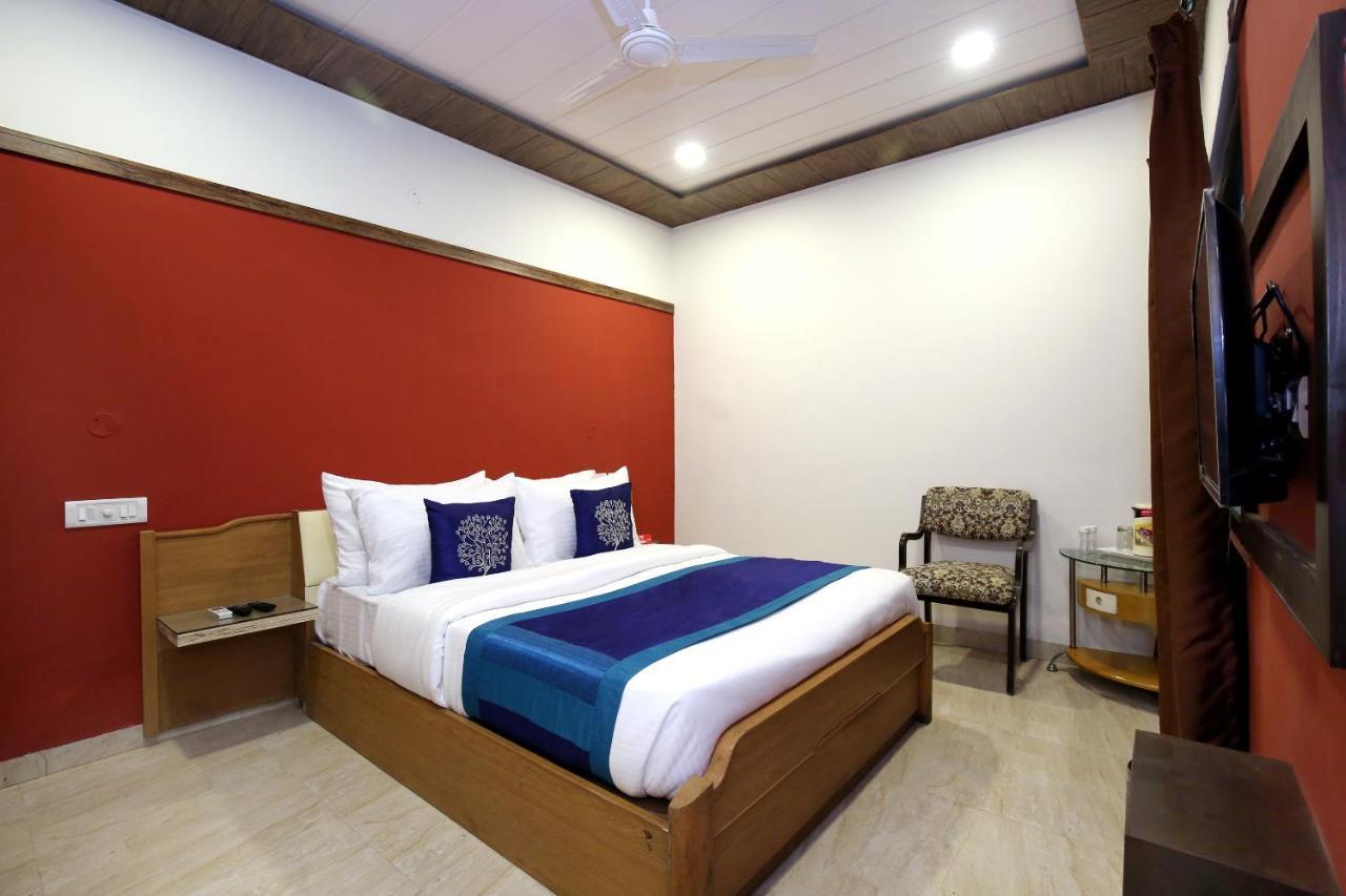 Capital O 9822 Hotel Seven Chandīgarh Exterior foto